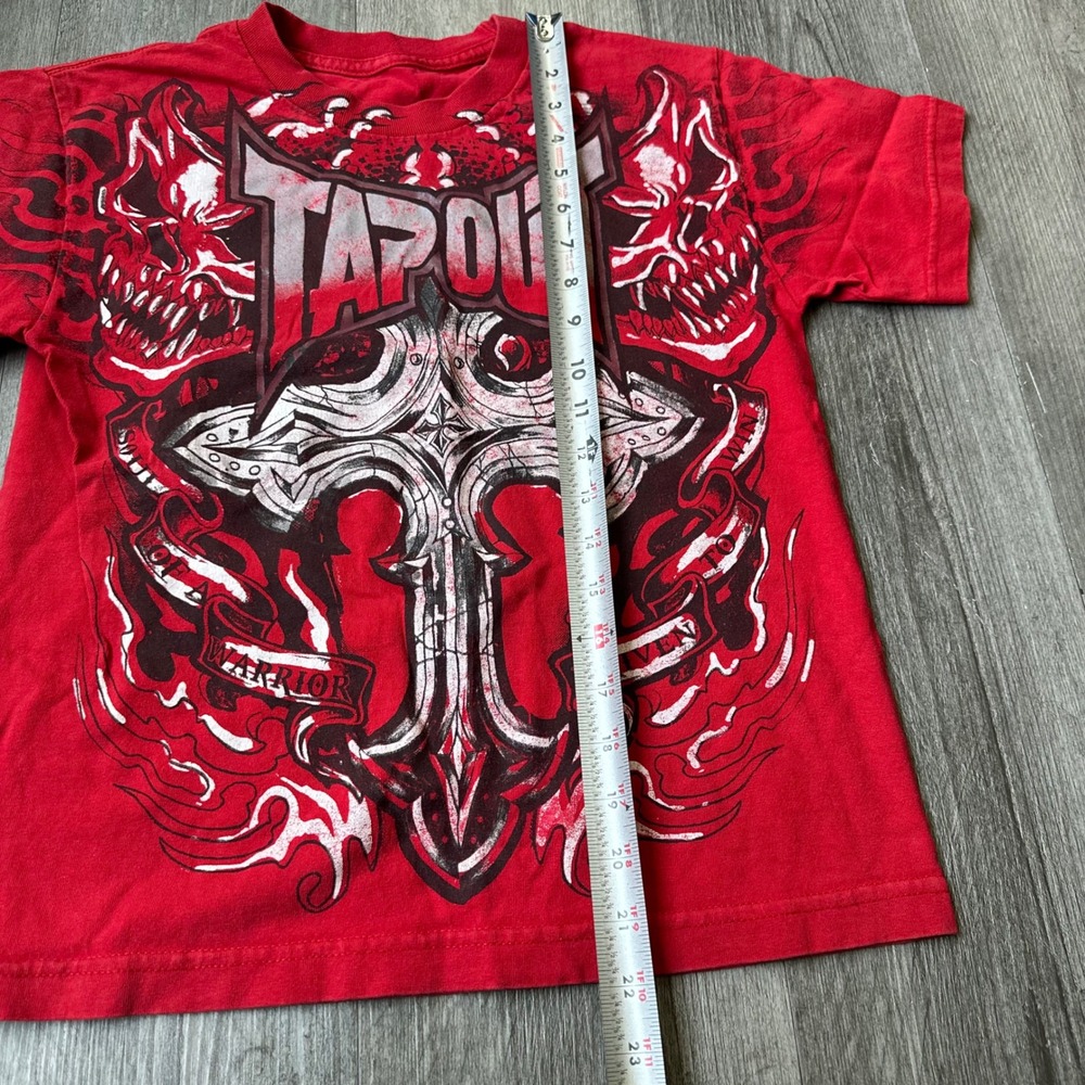 Tapout Red Warrior Skulls Flames Graphic T-Shirt Youth L / Mens XS - Picture 5 of 6